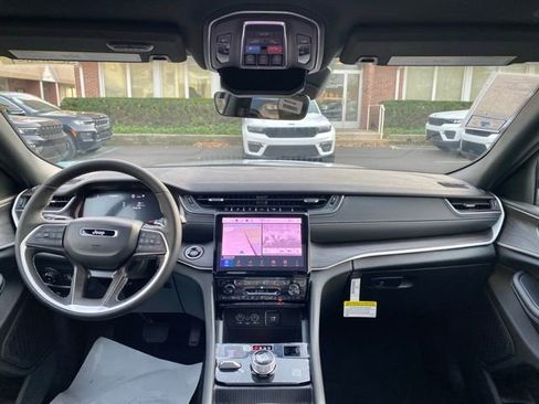 New 2025 Jeep Grand Cherokee Limited w/ Black Appearance Package image 23