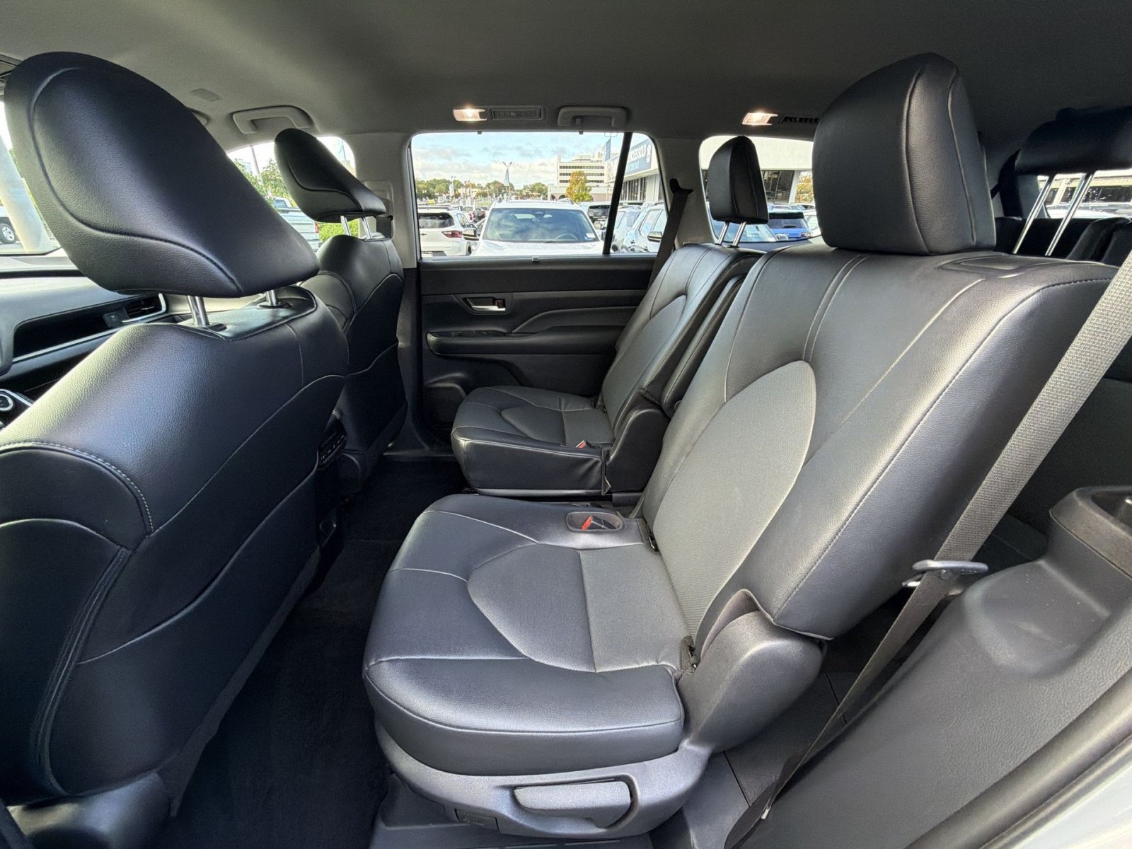 Used 2025 Toyota Grand Highlander AWD image 24