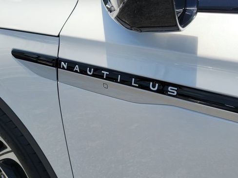 Used 2024 Lincoln Nautilus Premier AWD/4WD image 5