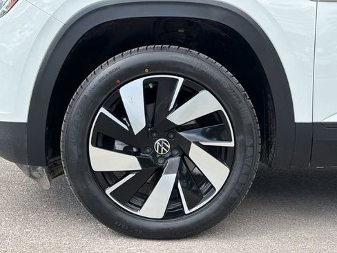 Used 2024 Volkswagen Atlas Cross Sport SE FWD image 12