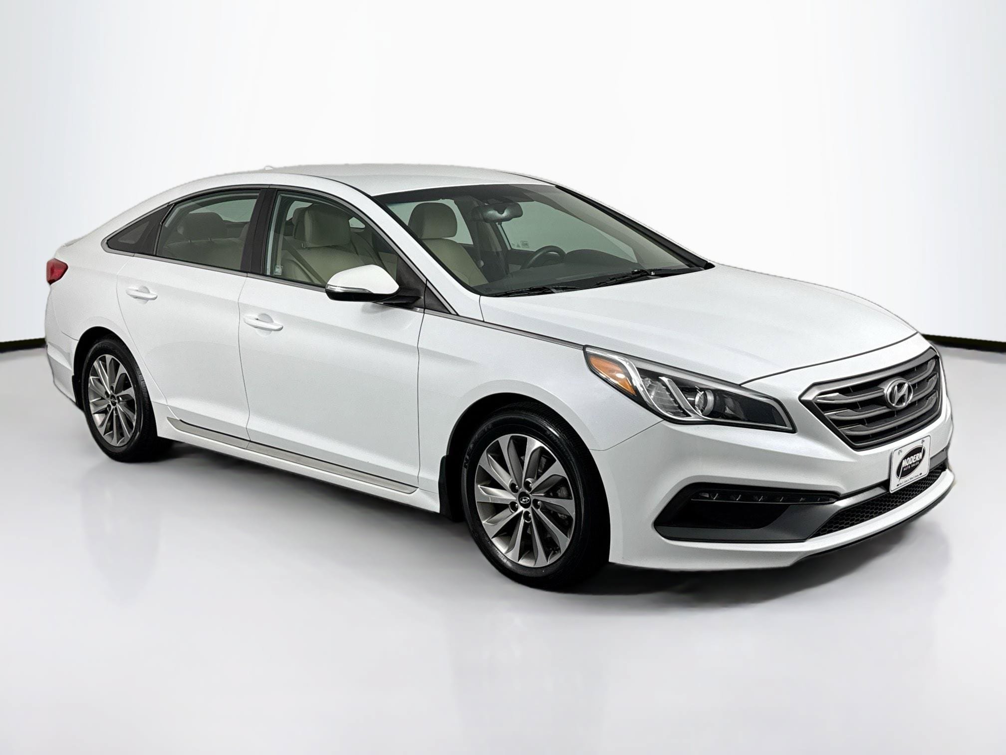 Used 2016 Hyundai Sonata Sport FWD image 2
