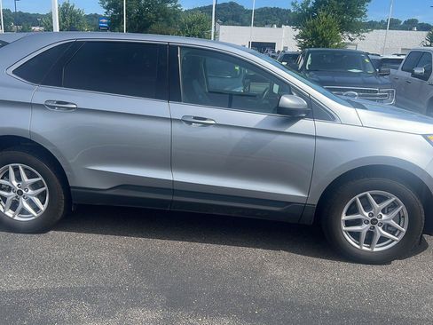 Used 2023 Ford Edge SEL w/ Convenience Package AWD/4WD image 4