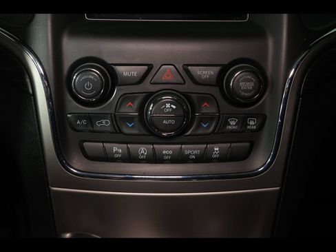 Used 2021 Jeep Grand Cherokee Laredo AWD/4WD image 14