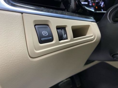 Used 2018 Cadillac XT5 FWD image 19