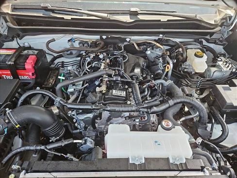 Certified 2025 Toyota Tacoma SR5 AWD/4WD image 28