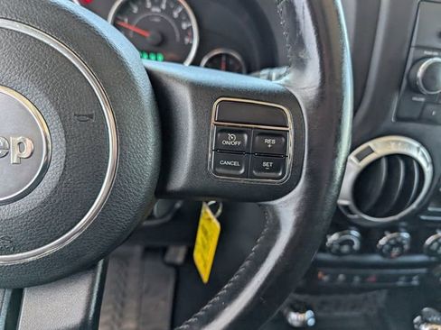 Used 2012 Jeep Wrangler Unlimited Rubicon AWD/4WD image 13