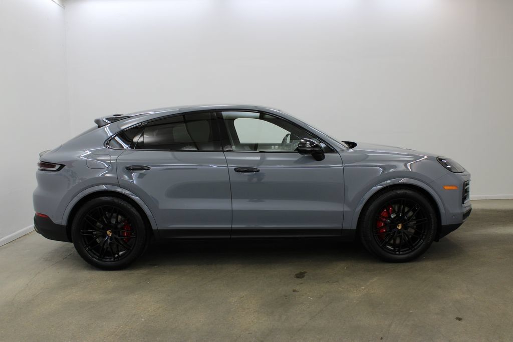 Used 2025 Porsche Cayenne S AWD/4WD image 8