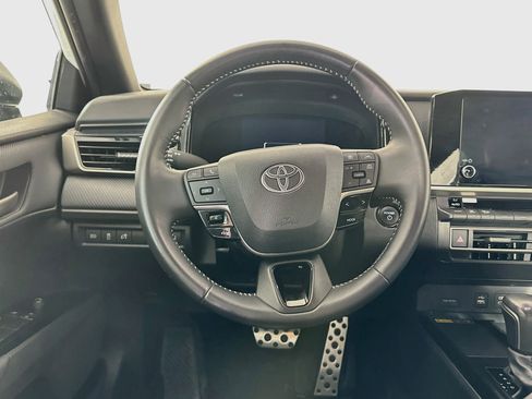 Used 2025 Toyota Camry SE FWD image 18