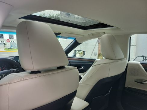 Used 2024 Lexus ES 350 w/ Premium Package FWD image 14