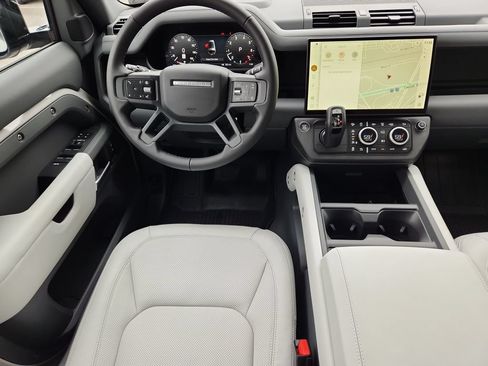 New 2026 Land Rover Defender 130 X-Dynamic SE AWD/4WD image 4
