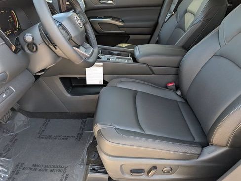 New 2026 Nissan Pathfinder SL w/ SL Premium Package FWD image 10