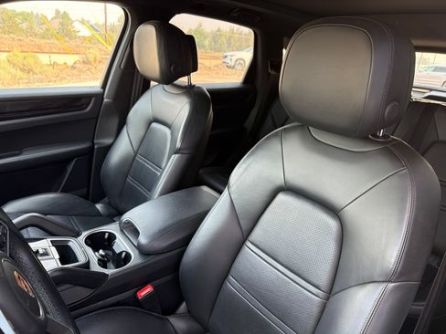 Used 2019 Porsche Cayenne AWD/4WD image 19