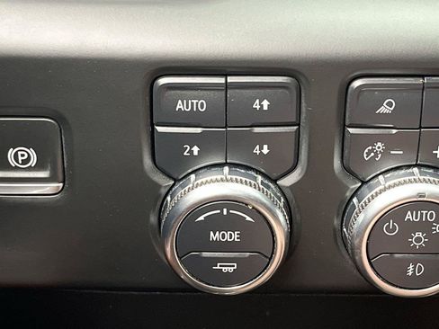 Certified 2024 GMC Sierra 1500 Denali Ultimate AWD/4WD image 18