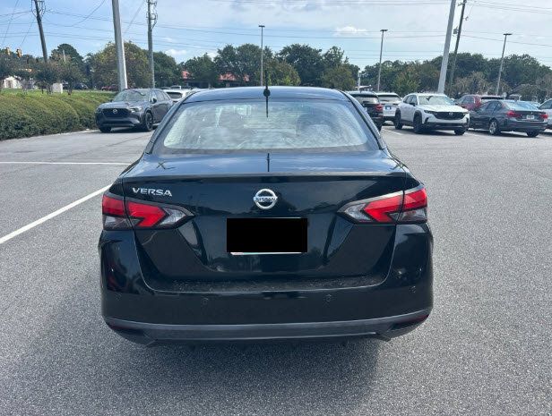 Used 2020 Nissan Versa S FWD image 5