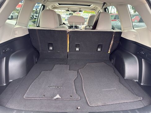 Used 2023 Subaru Forester Premium AWD/4WD image 16