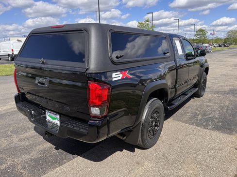 Used 2022 Toyota Tacoma SR w/ SX Package AWD/4WD image 4