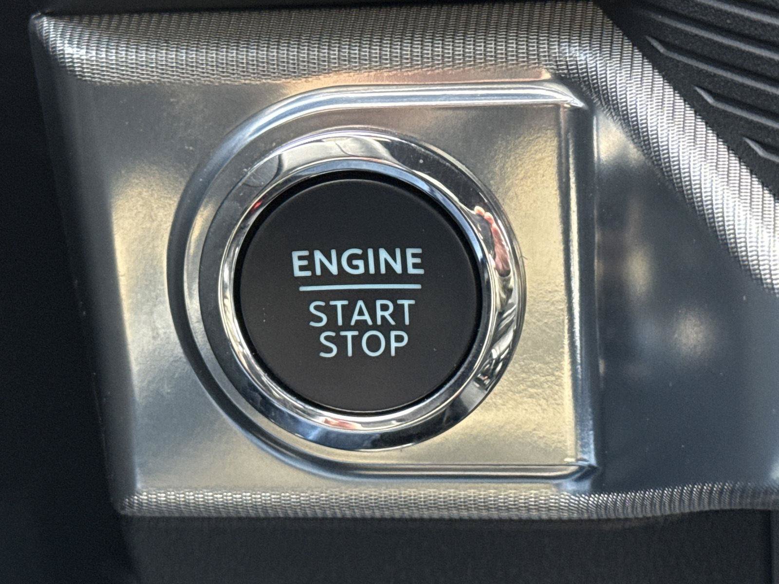 Used 2025 Ford F150 Lariat w/ Equipment Group 502A High AWD/4WD image 26