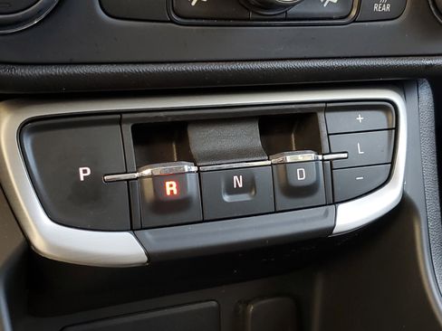 Used 2023 GMC Terrain SLE w/ Driver Convenience Package image 32