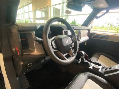 New 2026 Ford Bronco Outer Banks w/ Sasquatch Package image 9