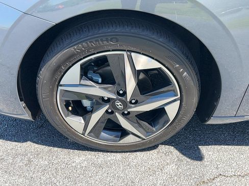 Used 2023 Hyundai Elantra SEL w/ Convenience Package FWD image 9