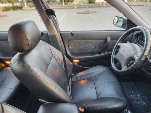 Used 1994 Nissan Maxima SE image 32