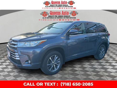 Used 2018 Toyota Highlander XLE AWD/4WD image 2