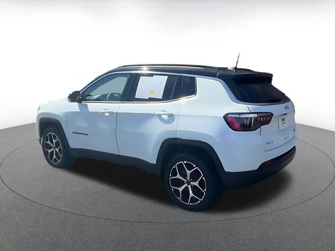 Used 2025 Jeep Compass Limited image 10