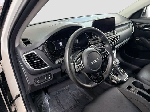 Used 2023 Kia Seltos SX w/ SX Sunroof Package AWD/4WD image 12