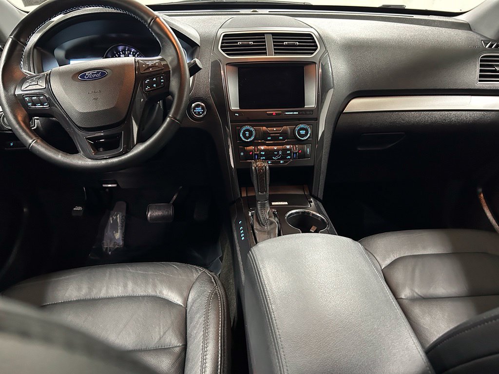 Used 2017 Ford Explorer XLT w/ Equipment Group 202A AWD/4WD image 16