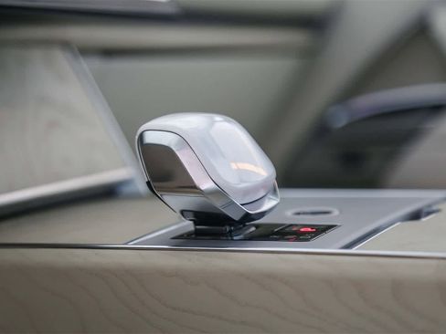 New 2024 Land Rover Range Rover SV image 32