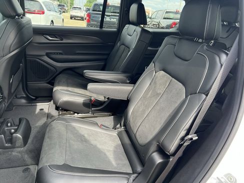 New 2025 Jeep Grand Cherokee L Altitude image 24