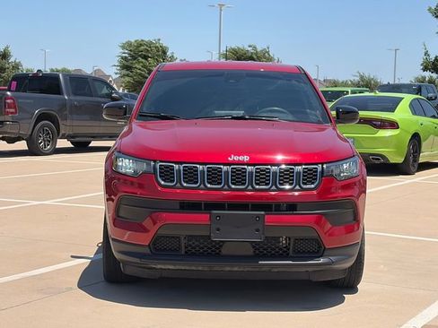 Used 2025 Jeep Compass Sport AWD/4WD image 2