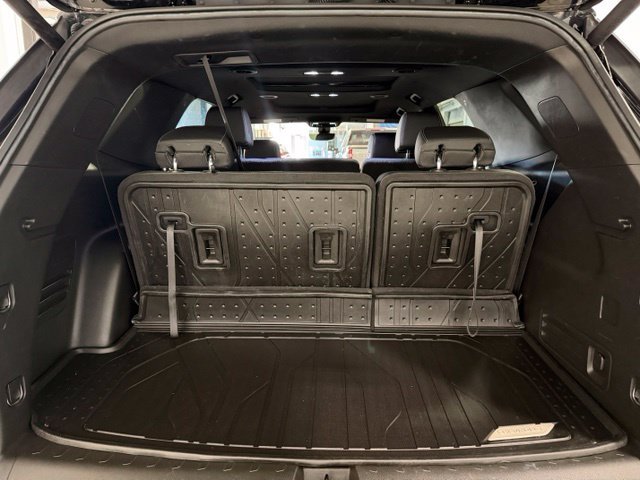 Used 2023 Chevrolet Traverse LT w/ LT Premium Package AWD/4WD image 22