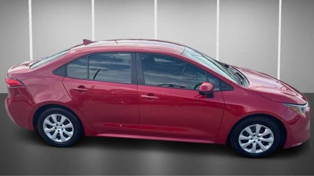 Used 2020 Toyota Corolla LE FWD image 3