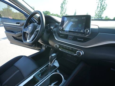 Used 2025 Nissan Altima 2.5 SR FWD image 35