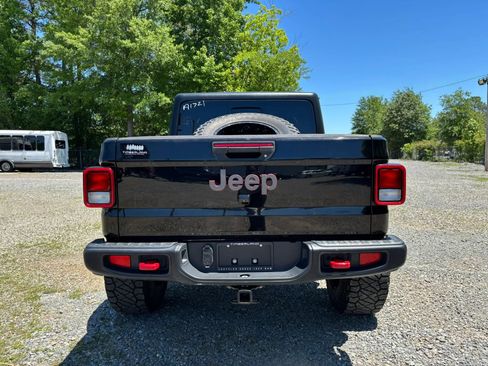 Used 2023 Jeep Gladiator Rubicon w/ Cold Weather Group AWD/4WD image 12