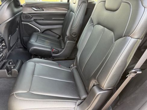 Used 2023 Jeep Grand Cherokee L Limited w/ Black Appearance Package AWD/4WD image 8
