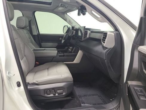 Used 2024 Toyota Tundra Limited AWD/4WD image 17