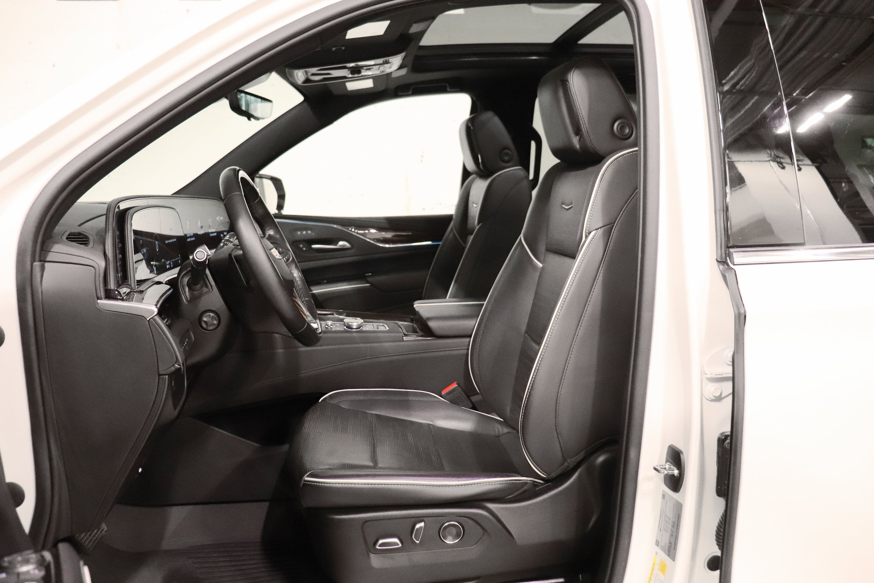 Used 2023 Cadillac Escalade Premium Luxury w/ LPO, Floor Liner Package AWD/4WD image 11
