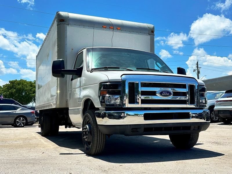 Used 2016 Ford E-350 and Econoline 350 Super Duty RWD image 3