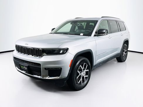 Used 2024 Jeep Grand Cherokee L Limited w/ Luxury Tech Group II image 3