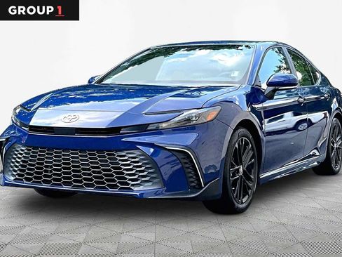 Certified 2025 Toyota Camry SE w/ Convenience Package FWD image 1