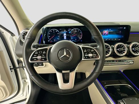 Certified 2022 Mercedes-Benz GLB 250 4MATIC image 11
