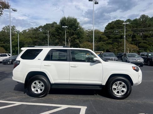 Used 2024 Toyota 4Runner SR5 Premium image 2