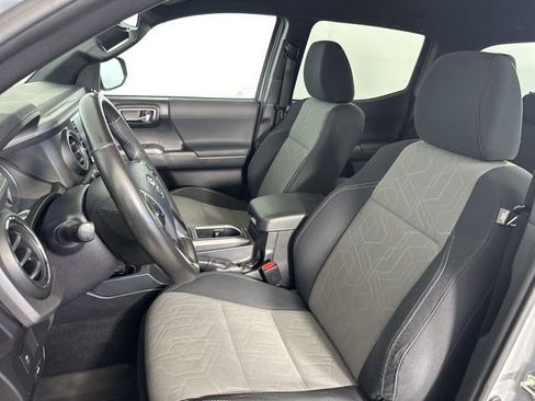 Used 2020 Toyota Tacoma TRD Sport AWD/4WD image 13
