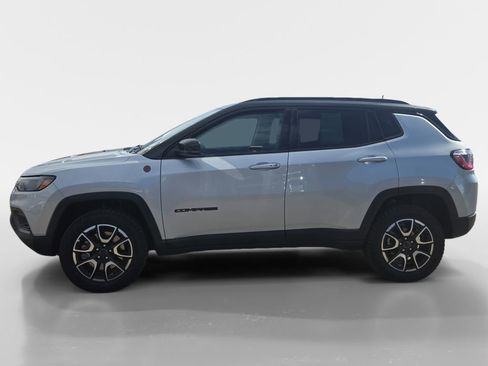 Used 2025 Jeep Compass Trailhawk w/ Trailer Tow Group image 2