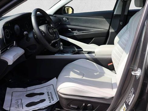 Certified 2024 Hyundai Elantra Limited FWD image 11