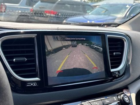 Used 2024 Chrysler Pacifica Touring-L FWD image 21
