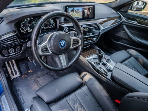 Used 2023 BMW 530e w/ M Sport Package RWD image 4