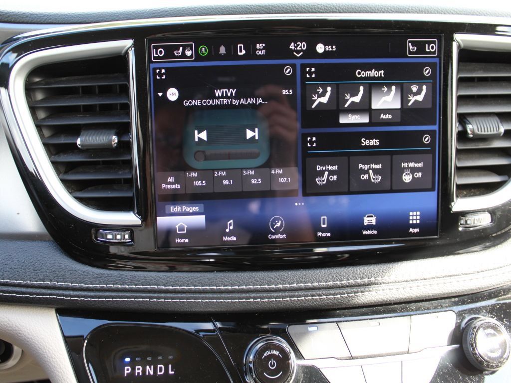 Used 2023 Chrysler Pacifica Touring-L FWD image 21